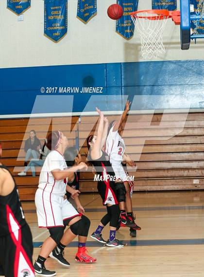 Thumbnail 1 in Rio Mesa @ Pasadena photogallery.