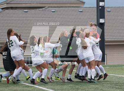 Thumbnail 3 in Mountain Vista vs. Arapahoe (CHSAA 5A 2nd Round) photogallery.