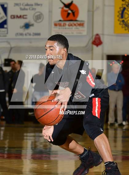 Thumbnail 1 in Salesian College Preparatory vs. Gridley (65th Gridley Invitational) photogallery.