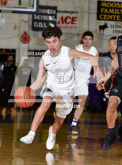 Thumbnail 2 in Salesian College Preparatory vs. Gridley (65th Gridley Invitational) photogallery.