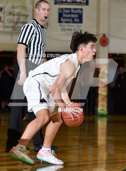 Thumbnail 2 in Salesian College Preparatory vs. Gridley (65th Gridley Invitational) photogallery.