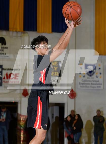 Thumbnail 3 in Salesian College Preparatory vs. Gridley (65th Gridley Invitational) photogallery.