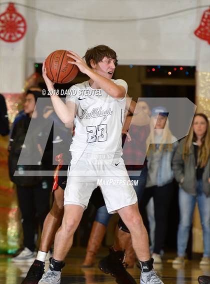 Thumbnail 3 in Salesian College Preparatory vs. Gridley (65th Gridley Invitational) photogallery.