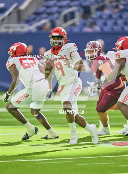 Thumbnail 3 in Cy-Fair vs. North Shore (UIL Football 6A D1 Region 3 Regional)  photogallery.