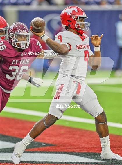 Thumbnail 2 in Cy-Fair vs. North Shore (UIL Football 6A D1 Region 3 Regional)  photogallery.