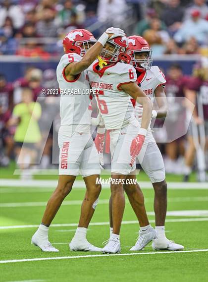 Thumbnail 3 in Cy-Fair vs. North Shore (UIL Football 6A D1 Region 3 Regional)  photogallery.