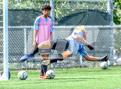 Thumbnail 3 in East vs West (Shawnee Mission Tournament) photogallery.