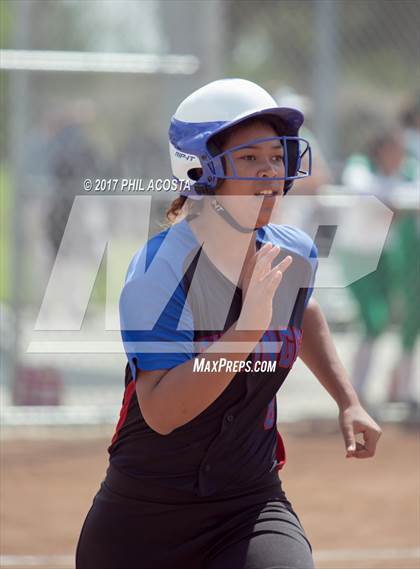 Thumbnail 2 in Eagle Rock vs Leuzinger photogallery.