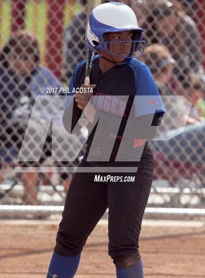 Thumbnail 2 in Eagle Rock vs Leuzinger photogallery.