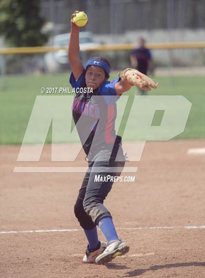 Thumbnail 3 in Eagle Rock vs Leuzinger photogallery.
