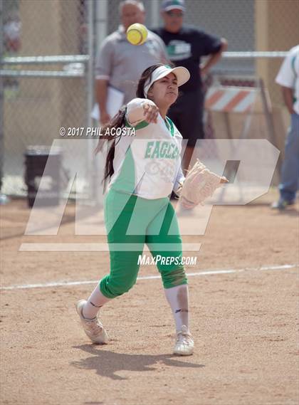 Thumbnail 1 in Eagle Rock vs Leuzinger photogallery.