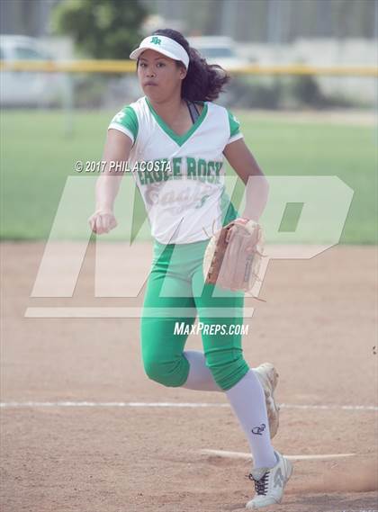 Thumbnail 3 in Eagle Rock vs Leuzinger photogallery.