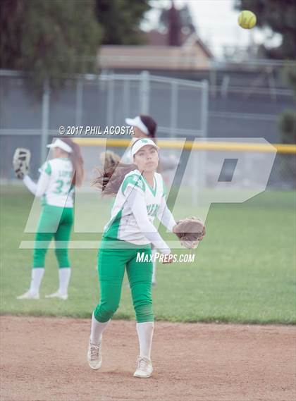Thumbnail 2 in Eagle Rock vs Leuzinger photogallery.