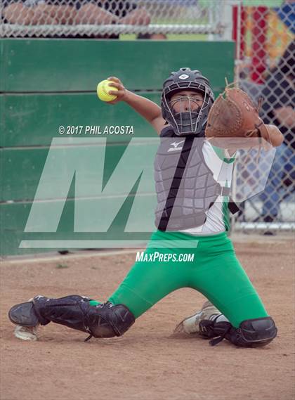Thumbnail 3 in Eagle Rock vs Leuzinger photogallery.