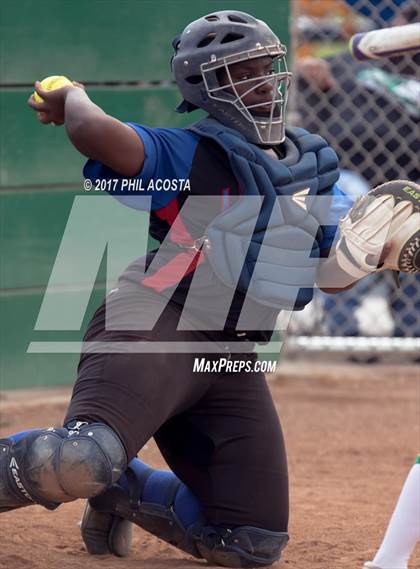 Thumbnail 3 in Eagle Rock vs Leuzinger photogallery.