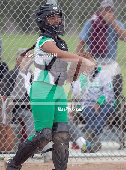 Thumbnail 1 in Eagle Rock vs Leuzinger photogallery.