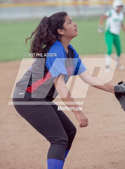 Thumbnail 1 in Eagle Rock vs Leuzinger photogallery.