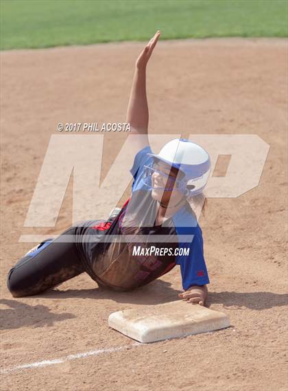 Thumbnail 3 in Eagle Rock vs Leuzinger photogallery.