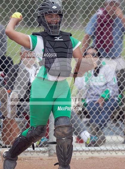 Thumbnail 3 in Eagle Rock vs Leuzinger photogallery.
