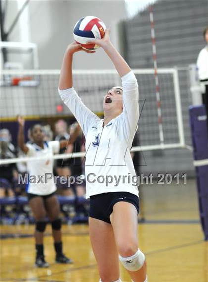 Thumbnail 3 in La Costa Canyon vs. Metairie Park Country Day (Durango Fall Classic) photogallery.