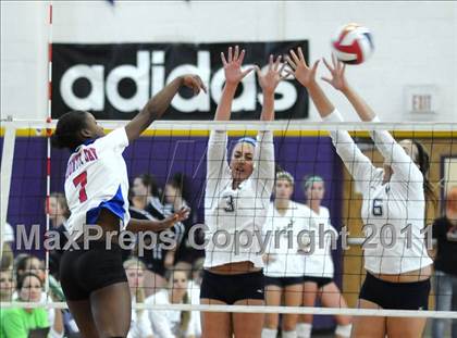 Thumbnail 2 in La Costa Canyon vs. Metairie Park Country Day (Durango Fall Classic) photogallery.