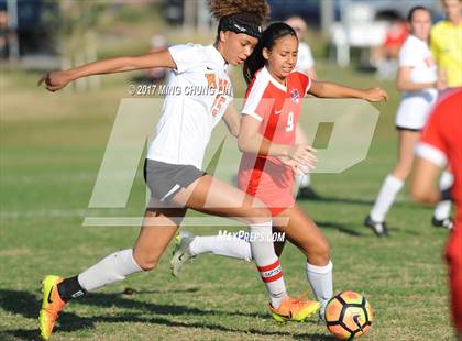 Thumbnail 2 in Tesoro vs. Huntington Beach (Mater Dei Premier Invitational) photogallery.