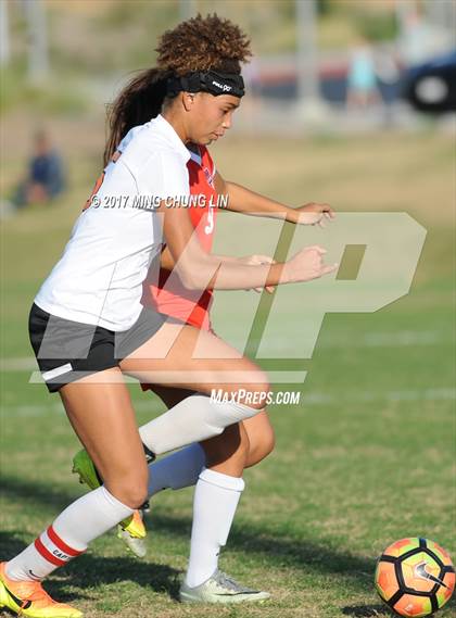 Thumbnail 3 in Tesoro vs. Huntington Beach (Mater Dei Premier Invitational) photogallery.