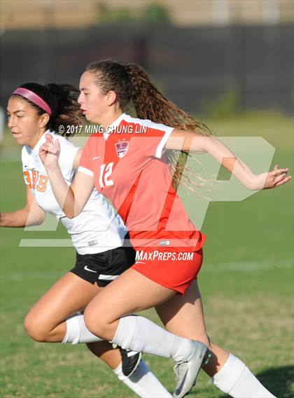 Thumbnail 3 in Tesoro vs. Huntington Beach (Mater Dei Premier Invitational) photogallery.