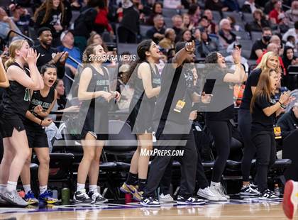 Thumbnail 3 in San Joaquin Memorial vs. Sage Hill (CIF Division II Championship) photogallery.
