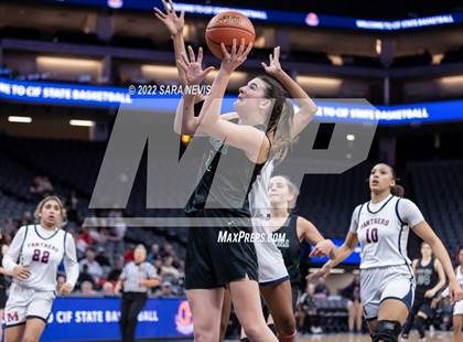 Thumbnail 2 in San Joaquin Memorial vs. Sage Hill (CIF Division II Championship) photogallery.