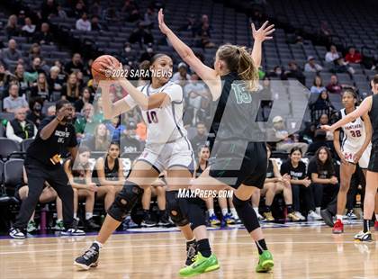 Thumbnail 3 in San Joaquin Memorial vs. Sage Hill (CIF Division II Championship) photogallery.