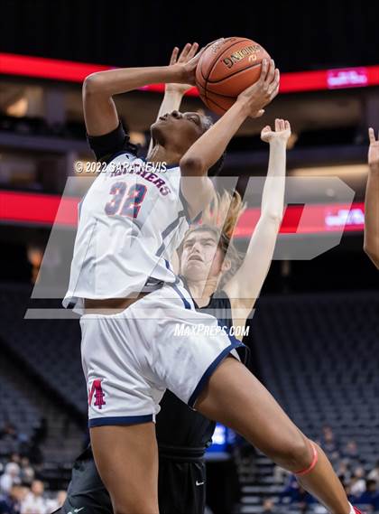 Thumbnail 3 in San Joaquin Memorial vs. Sage Hill (CIF Division II Championship) photogallery.
