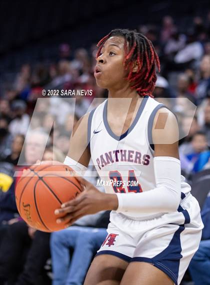 Thumbnail 2 in San Joaquin Memorial vs. Sage Hill (CIF Division II Championship) photogallery.