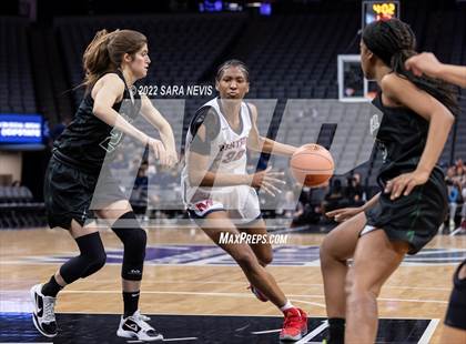 Thumbnail 2 in San Joaquin Memorial vs. Sage Hill (CIF Division II Championship) photogallery.