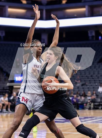 Thumbnail 1 in San Joaquin Memorial vs. Sage Hill (CIF Division II Championship) photogallery.