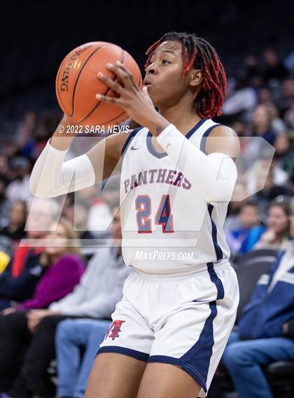 Thumbnail 3 in San Joaquin Memorial vs. Sage Hill (CIF Division II Championship) photogallery.