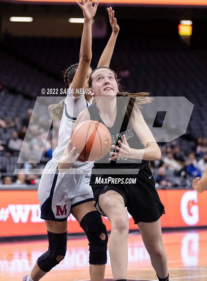 Thumbnail 3 in San Joaquin Memorial vs. Sage Hill (CIF Division II Championship) photogallery.