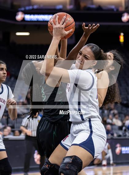 Thumbnail 2 in San Joaquin Memorial vs. Sage Hill (CIF Division II Championship) photogallery.