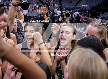 Thumbnail 1 in San Joaquin Memorial vs. Sage Hill (CIF Division II Championship) photogallery.