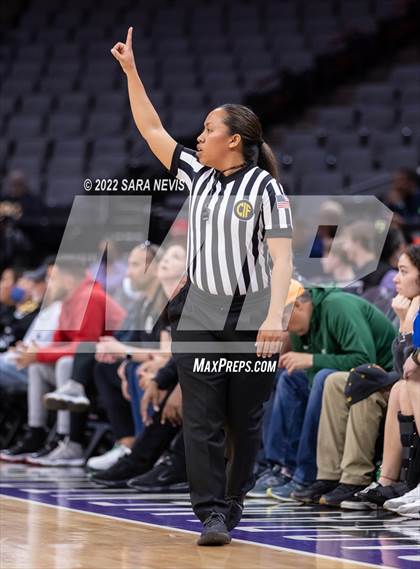 Thumbnail 3 in San Joaquin Memorial vs. Sage Hill (CIF Division II Championship) photogallery.