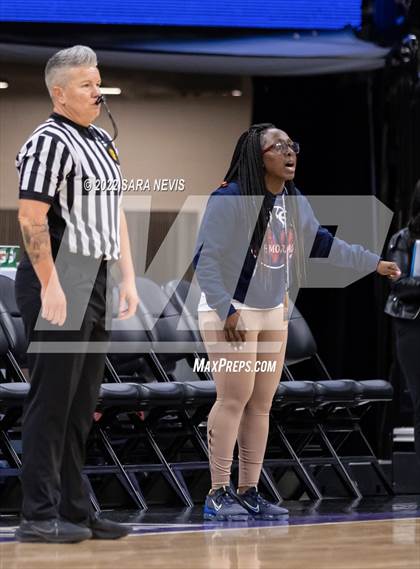 Thumbnail 3 in San Joaquin Memorial vs. Sage Hill (CIF Division II Championship) photogallery.