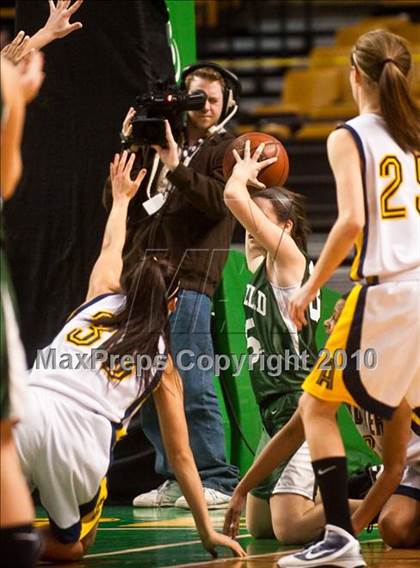 Thumbnail 1 in Mansfield vs. Andover (MIAA D1 Semifinal) photogallery.