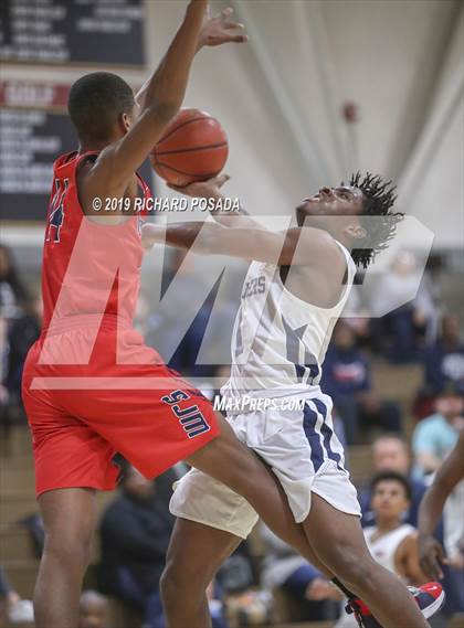 Thumbnail 1 in Bakersfield vs. San Joaquin Memorial (Nike Invitational) photogallery.
