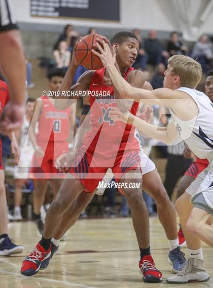 Thumbnail 3 in Bakersfield vs. San Joaquin Memorial (Nike Invitational) photogallery.