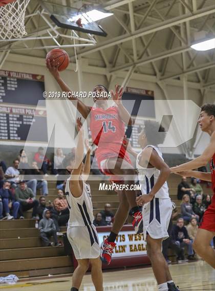 Thumbnail 3 in Bakersfield vs. San Joaquin Memorial (Nike Invitational) photogallery.