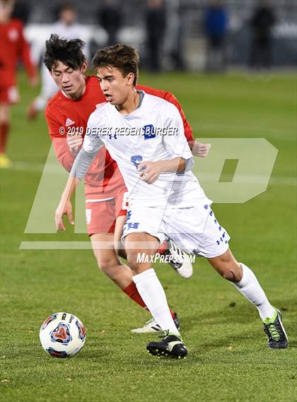 Thumbnail 2 in Regis Jesuit vs Broomfield (CHSAA 5A Final)  photogallery.