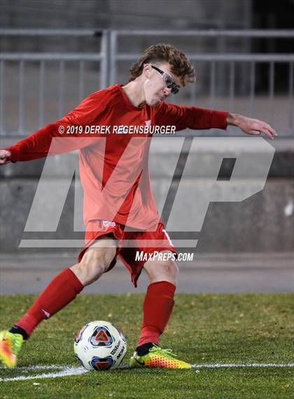 Thumbnail 2 in Regis Jesuit vs Broomfield (CHSAA 5A Final)  photogallery.