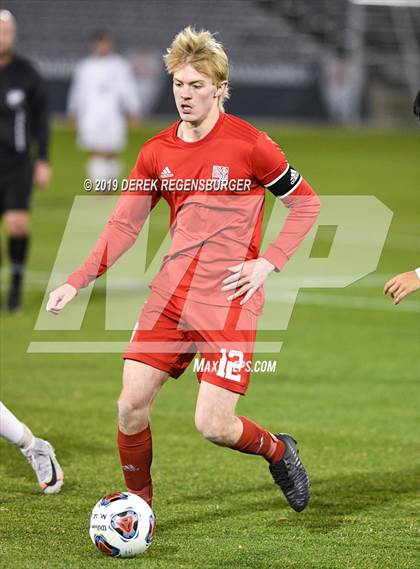Thumbnail 2 in Regis Jesuit vs Broomfield (CHSAA 5A Final)  photogallery.