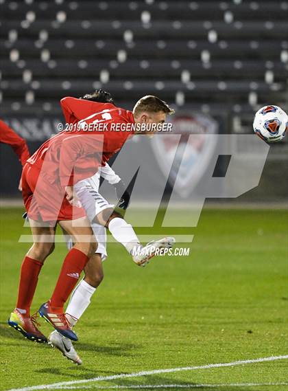 Thumbnail 2 in Regis Jesuit vs Broomfield (CHSAA 5A Final)  photogallery.