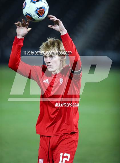 Thumbnail 2 in Regis Jesuit vs Broomfield (CHSAA 5A Final)  photogallery.